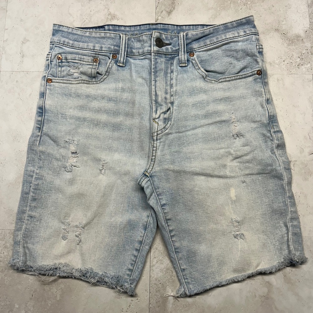 American Eagle Distressed Denim Shorts Light Wash Mens Size 31 Raw Hem